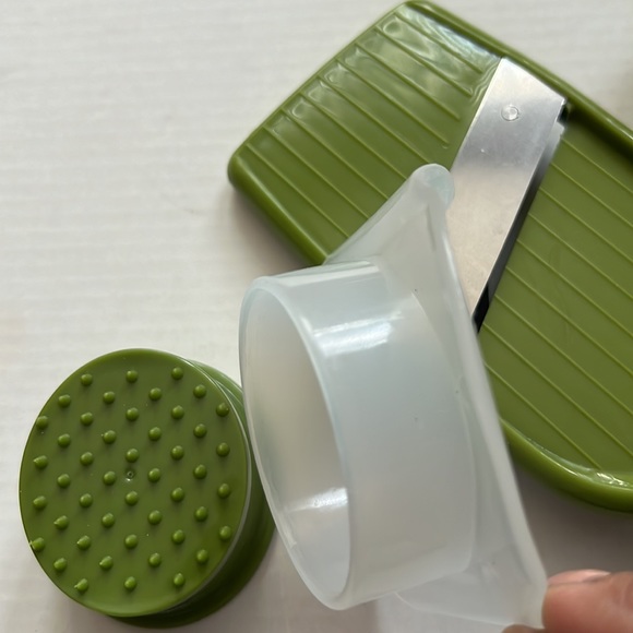 3 piece set kitchen tools: mandolin slicer, can opener and paring knife New - Picture 12 of 16